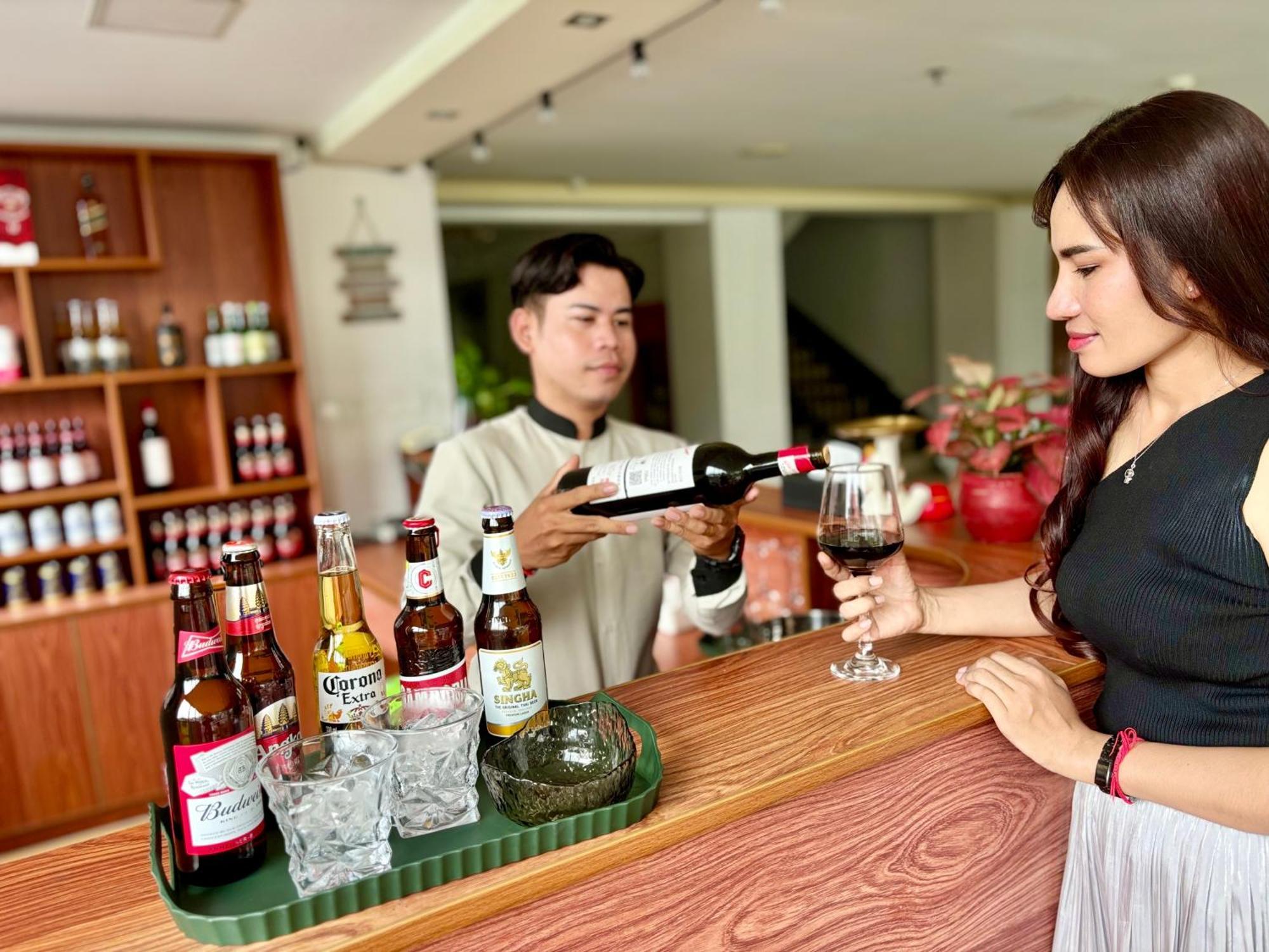 City Comfort Hotel Phnom Penh Airport Экстерьер фото