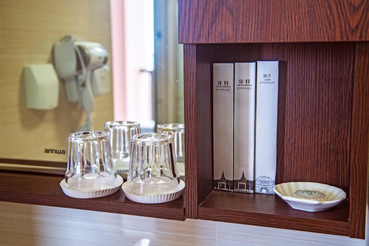 City Comfort Hotel Phnom Penh Airport Экстерьер фото