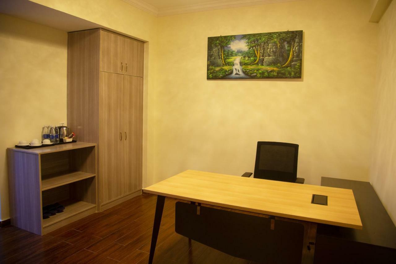 City Comfort Hotel Phnom Penh Airport Экстерьер фото
